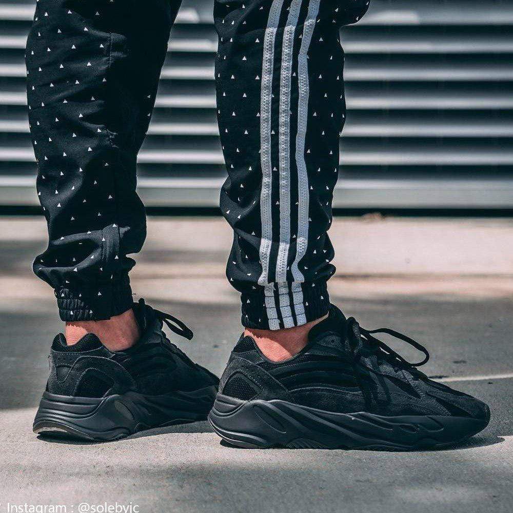 Yeezy Boost 700 V2 'Vanta'